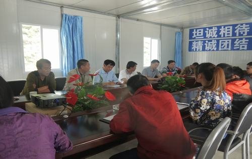 王裕明一行到鑫宏工程公司固滴電站項(xiàng)目部視察工作及慰問新進(jìn)大學(xué)生員工