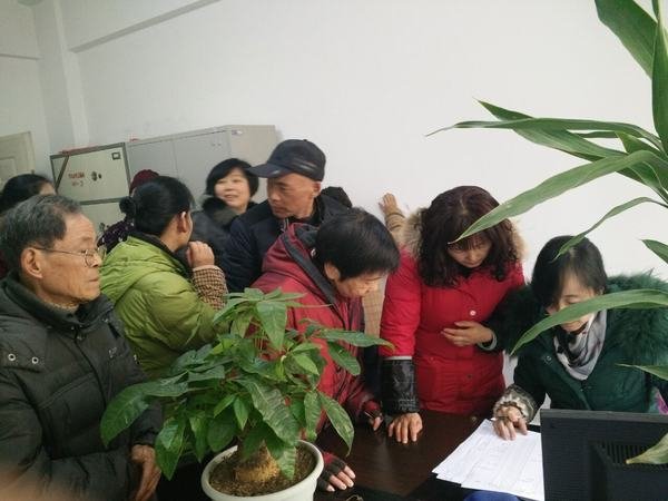 工程局發(fā)放離退休職工2016年春節(jié)慰問金