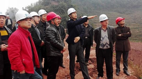 張強(qiáng)言副廳長(zhǎng)一行視察蟠龍湖水庫(kù)建設(shè)進(jìn)展情況