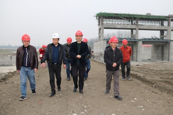 鄔清富到西河順江堰引水樞紐整治工程視察并指導(dǎo)工作 