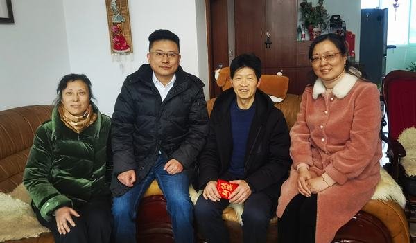 工程局公司開(kāi)展春節(jié)慰問(wèn)離退休老干部、困難黨員及困難職工活動(dòng) 