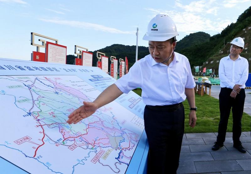 李國(guó)英調(diào)研四川省級(jí)水網(wǎng)建設(shè)