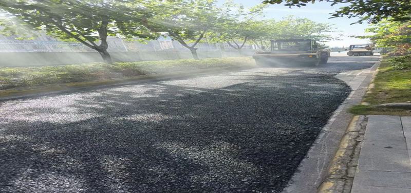 小井溝支渠項目城區改線段進入路面攤鋪階段