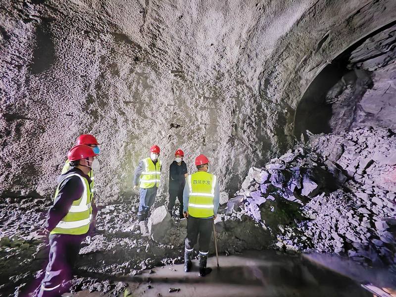 汪輝德到向家壩灌區(qū)一期二步項目檢查指導工作