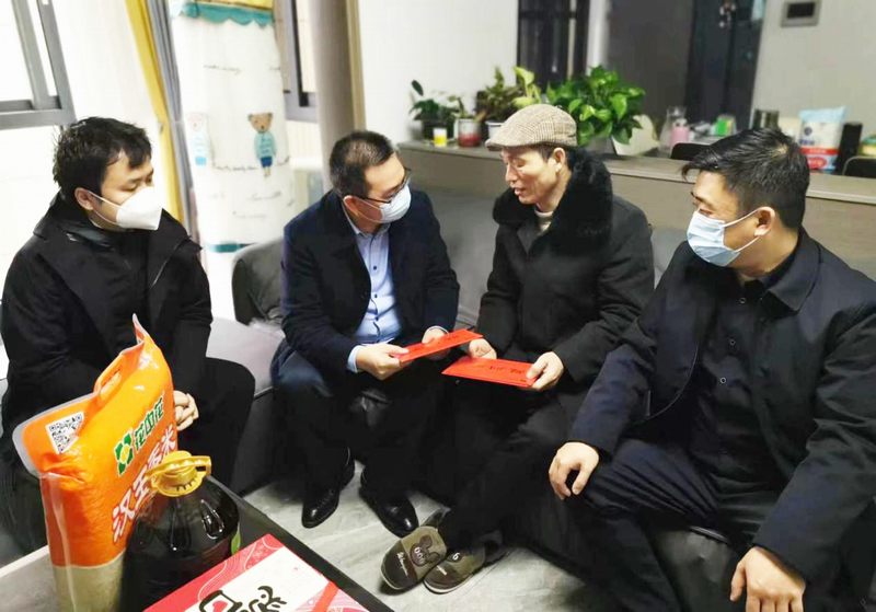 集團副總經理鄭祖杰慰問“一對一”幫扶困難職工