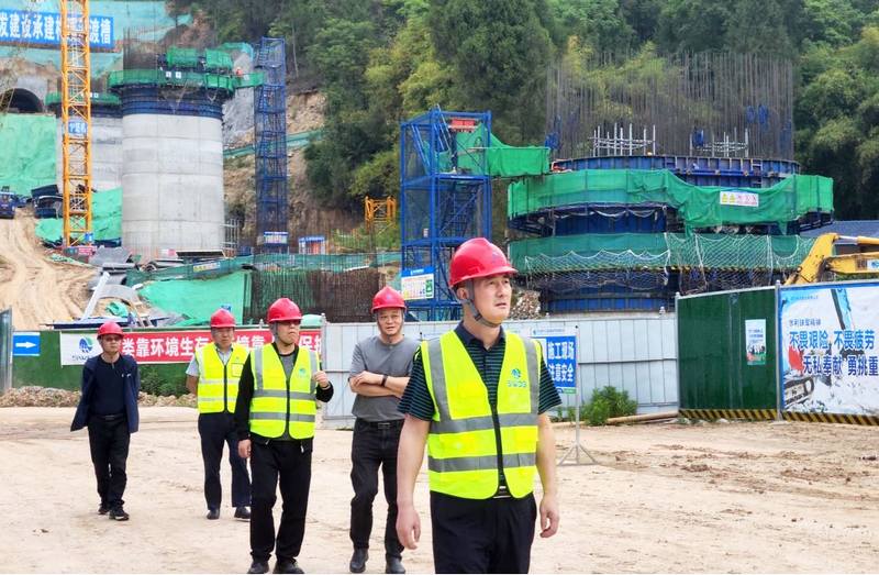 袁斌帶隊(duì)檢查部分項(xiàng)目生產(chǎn)經(jīng)營(yíng)情況